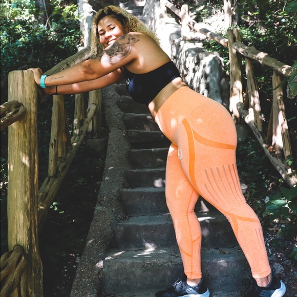 Workout sets/ leggings - Picture 3 of 3